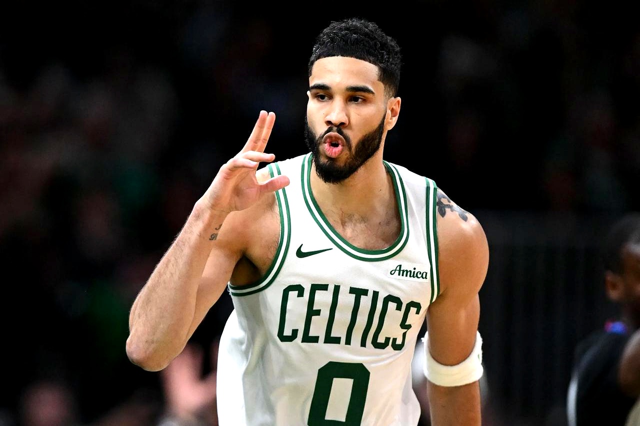 亿万28娱乐-战术调整引发热议!,塔图姆在皇家马德里比赛中反败为胜上演精彩一战(魔兽争霸3调整视距的方法)