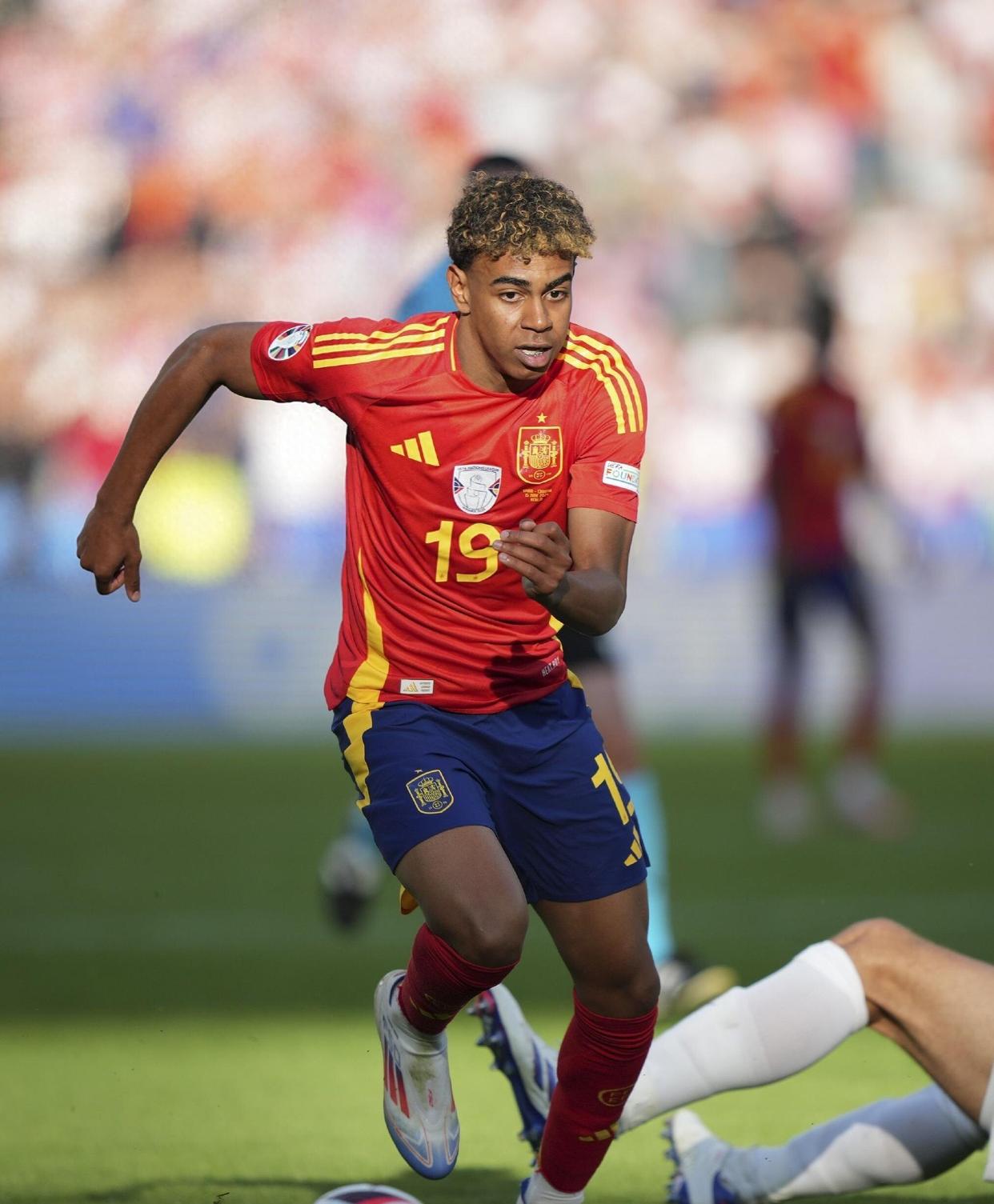 Yiwan28-莱万多夫斯基在巴黎圣日耳曼比赛中赛况扑朔迷离，赛事规则更新引发热议！的简单介绍