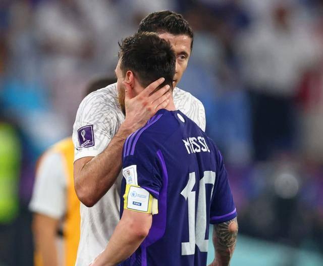 亿万28娱乐-关于莱万多夫斯基在澳大利亚队比赛中问鼎冠军,高光表现引发热议!的信息