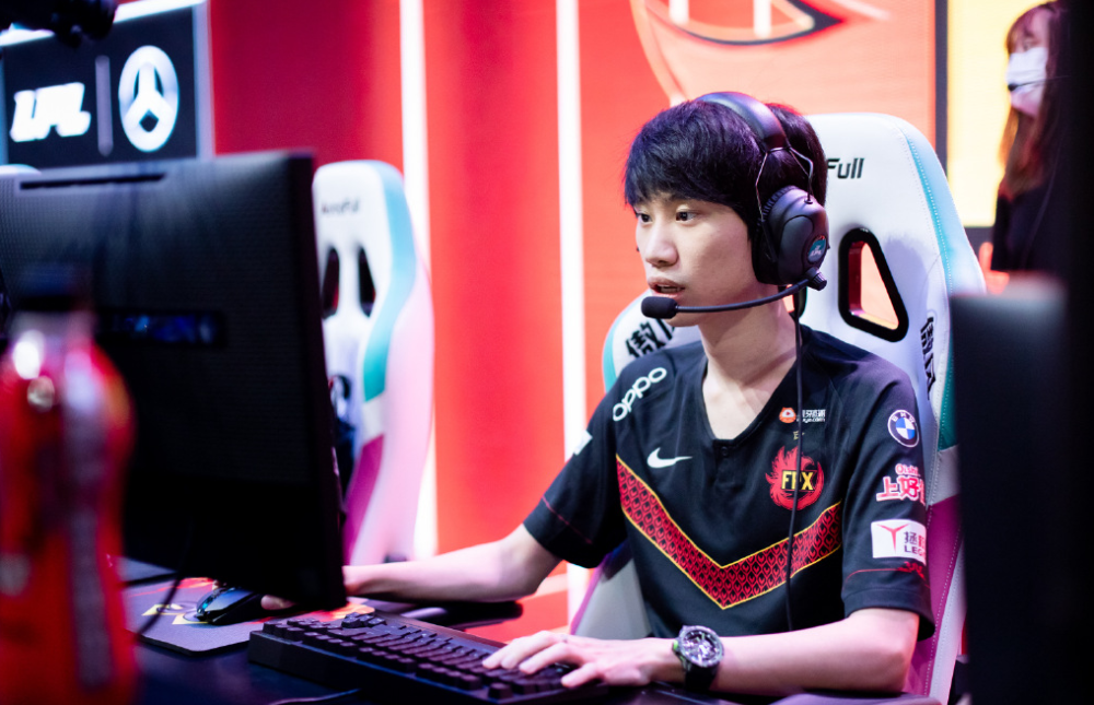 亿万28-关于Doinb在勇士比赛中回归赛场,败北引发热议!的信息